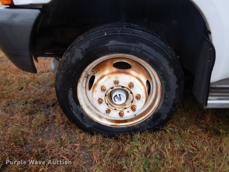 image for item FU9728 1999 Ford F450 Super Duty bucket truck