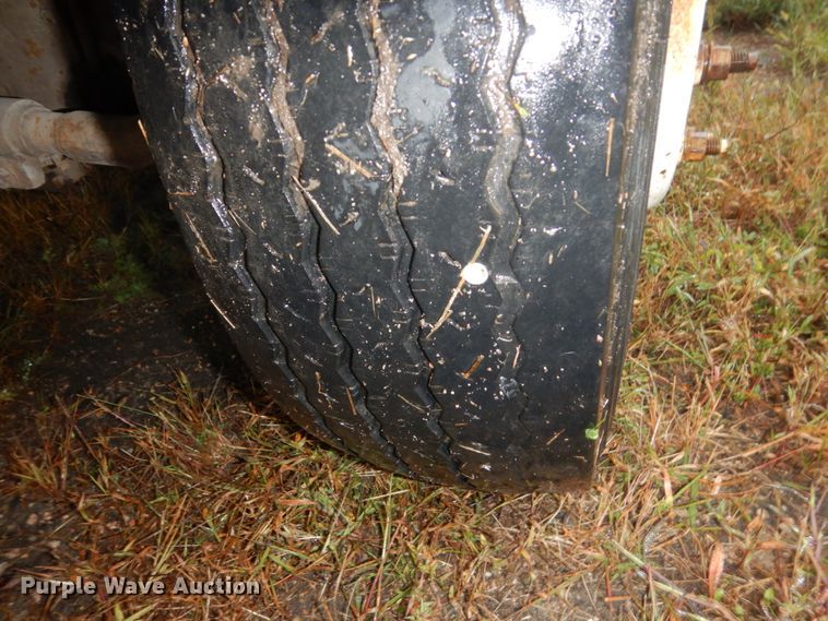 image for item FU9728 1999 Ford F450 Super Duty bucket truck