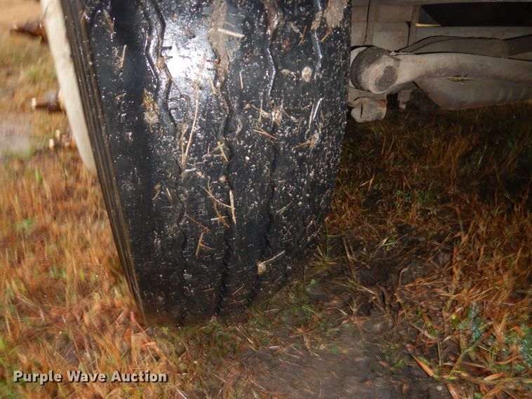 image for item FU9728 1999 Ford F450 Super Duty bucket truck