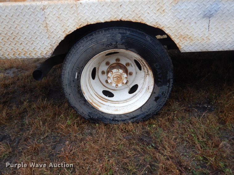 image for item FU9728 1999 Ford F450 Super Duty bucket truck