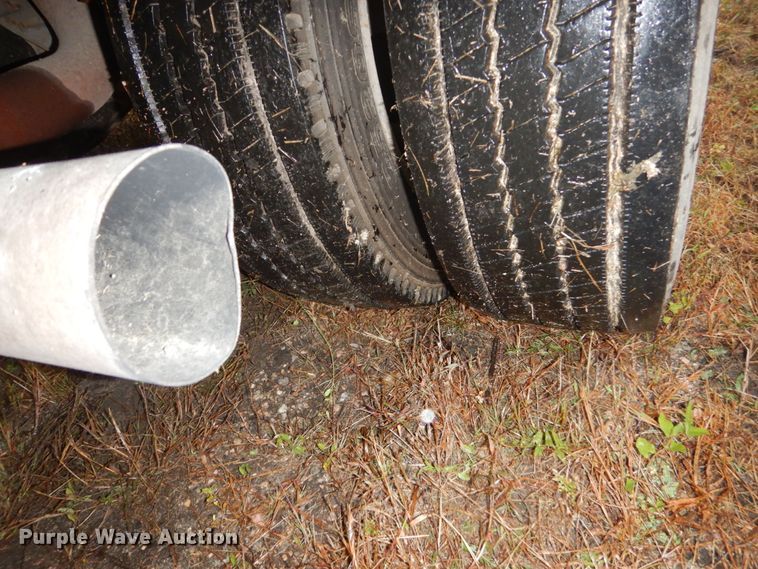 image for item FU9728 1999 Ford F450 Super Duty bucket truck