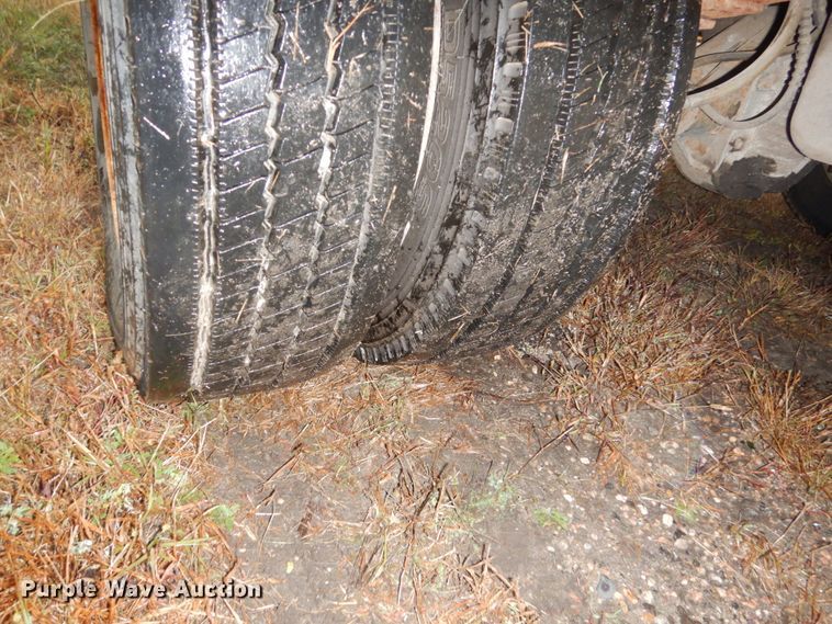 image for item FU9728 1999 Ford F450 Super Duty bucket truck