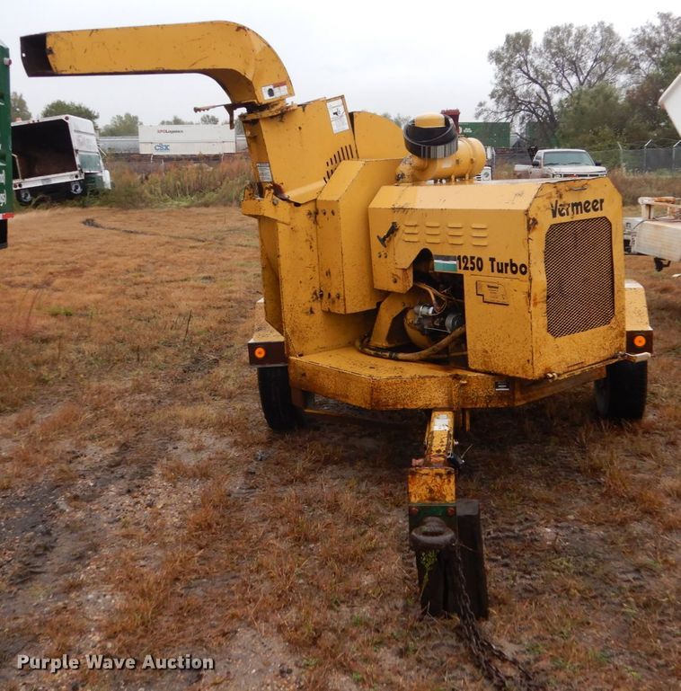 image for item FU9729 1993 Vermeer 1250 wood chipper