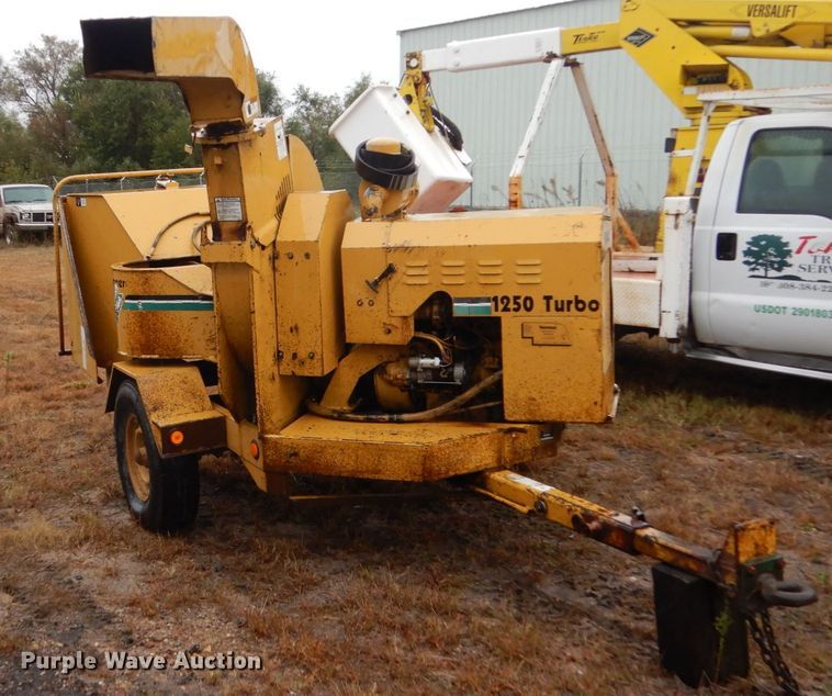 image for item FU9729 1993 Vermeer 1250 wood chipper