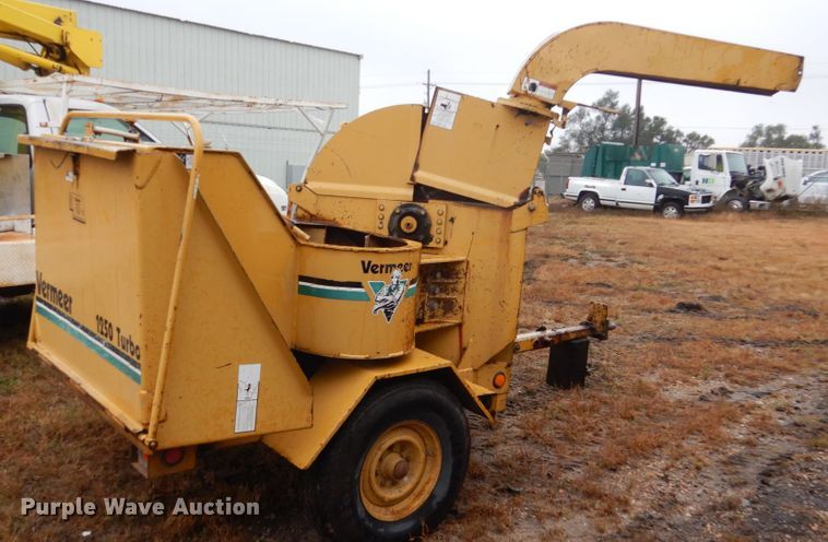image for item FU9729 1993 Vermeer 1250 wood chipper