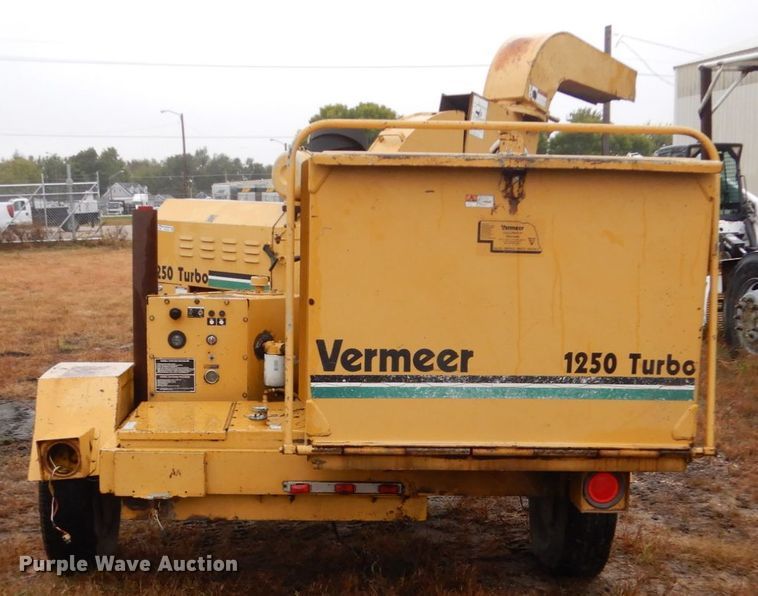 image for item FU9729 1993 Vermeer 1250 wood chipper