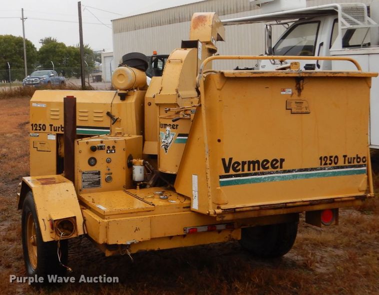 image for item FU9729 1993 Vermeer 1250 wood chipper