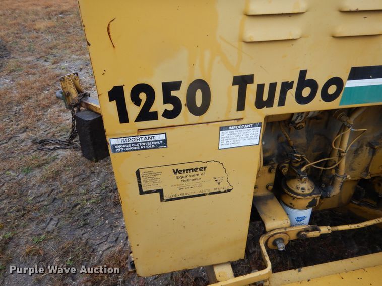 image for item FU9729 1993 Vermeer 1250 wood chipper