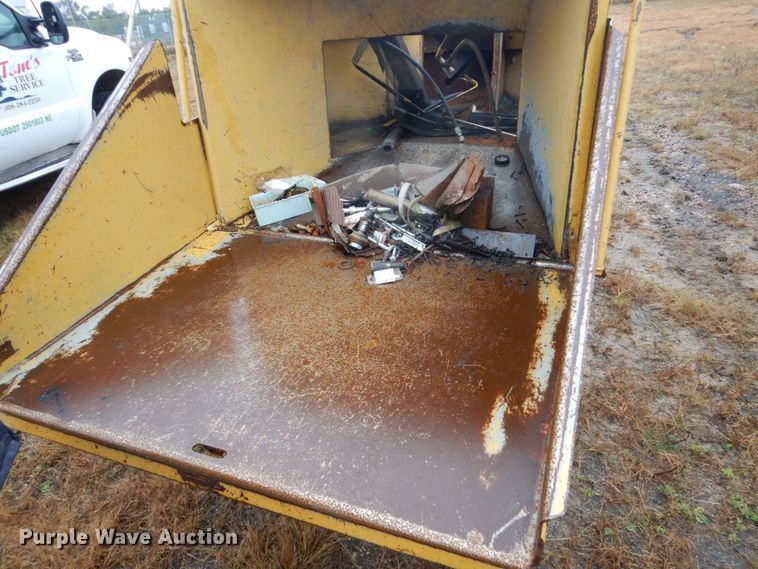 image for item FU9729 1993 Vermeer 1250 wood chipper