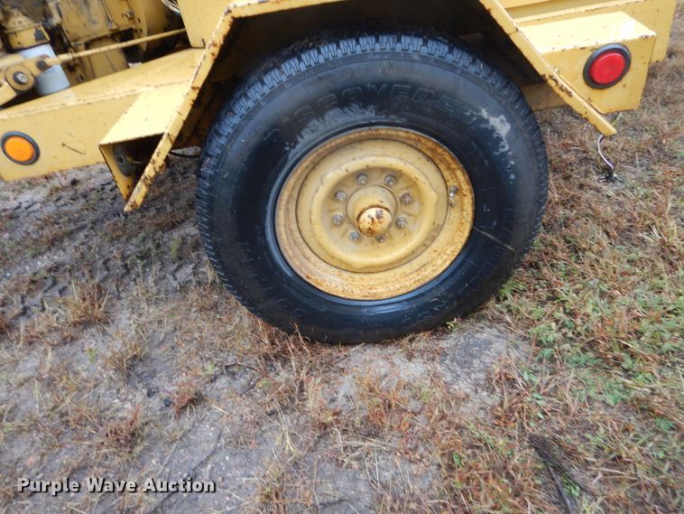 image for item FU9729 1993 Vermeer 1250 wood chipper