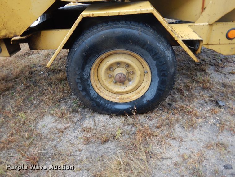 image for item FU9729 1993 Vermeer 1250 wood chipper