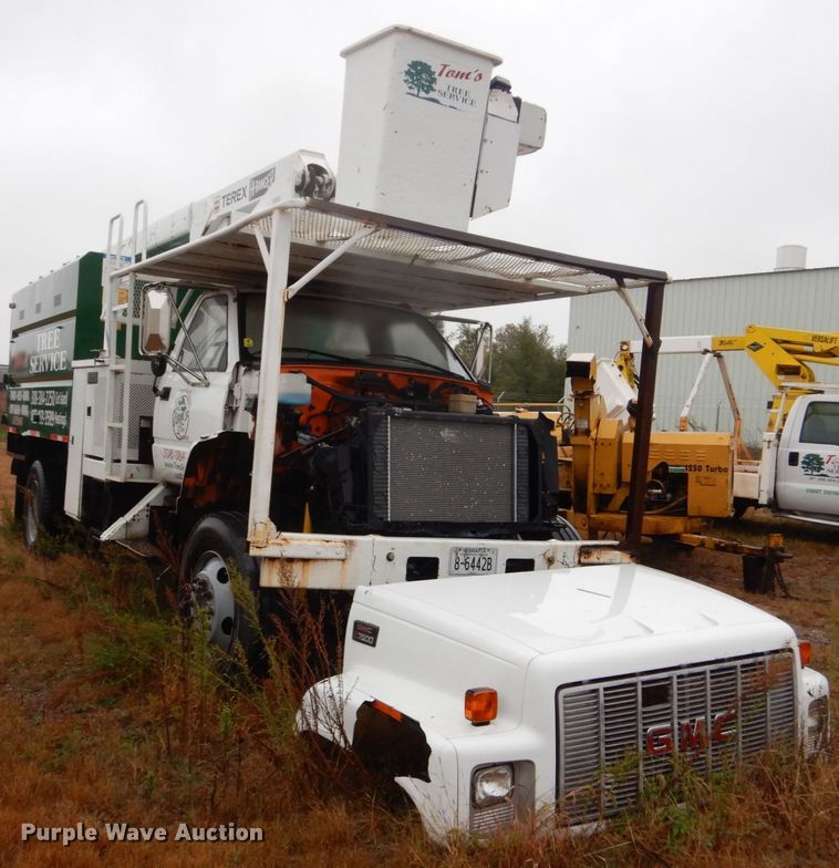 image for item FU9730 1999 GMC C7500 bucket truck