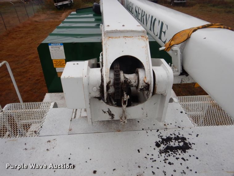 image for item FU9730 1999 GMC C7500 bucket truck