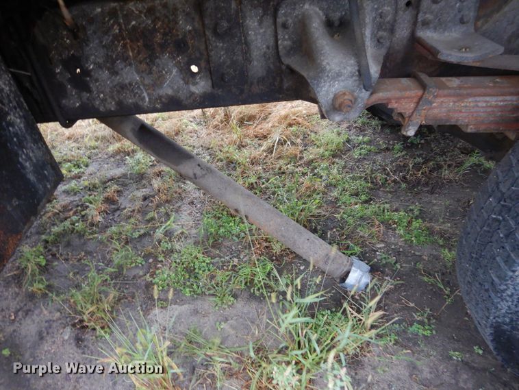 image for item FU9730 1999 GMC C7500 bucket truck