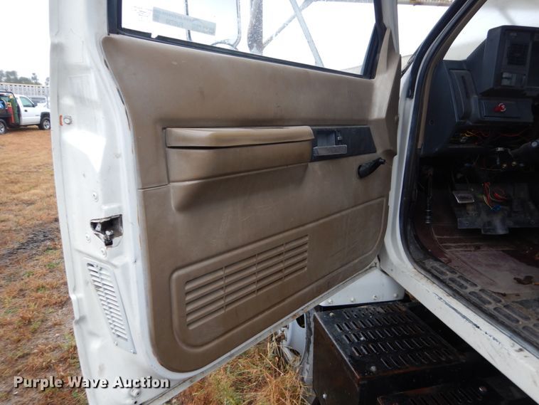 image for item FU9730 1999 GMC C7500 bucket truck