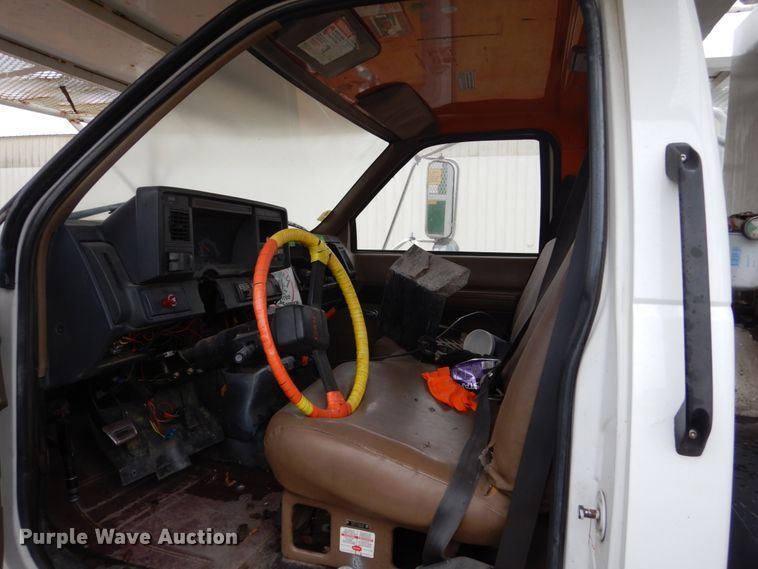 image for item FU9730 1999 GMC C7500 bucket truck