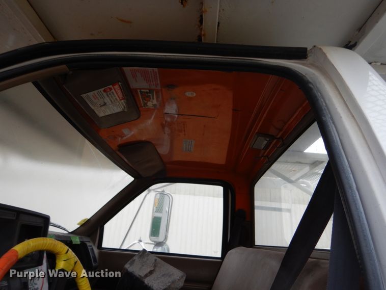 image for item FU9730 1999 GMC C7500 bucket truck