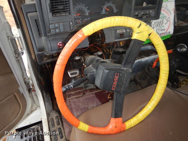 image for item FU9730 1999 GMC C7500 bucket truck