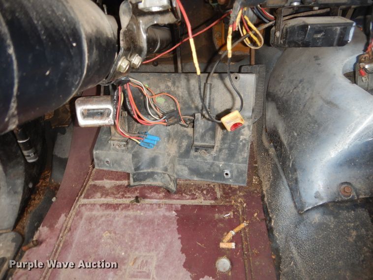 image for item FU9730 1999 GMC C7500 bucket truck