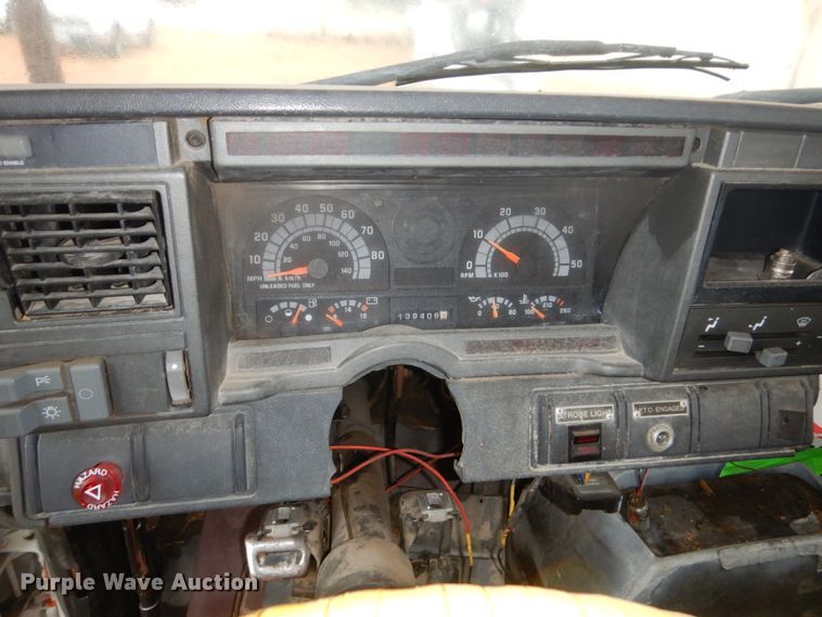 image for item FU9730 1999 GMC C7500 bucket truck