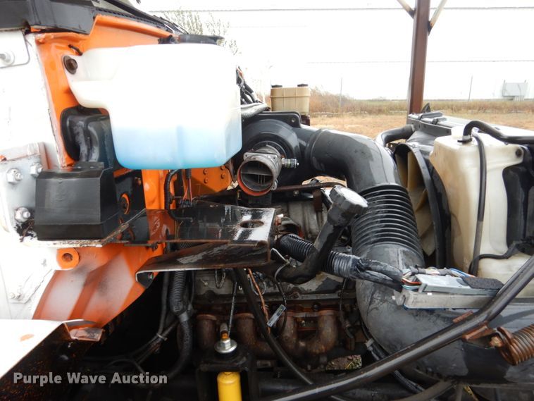 image for item FU9730 1999 GMC C7500 bucket truck