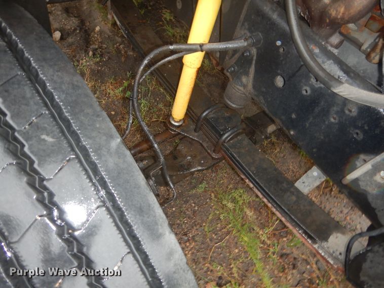 image for item FU9730 1999 GMC C7500 bucket truck