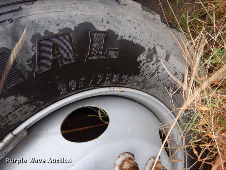 image for item FU9730 1999 GMC C7500 bucket truck