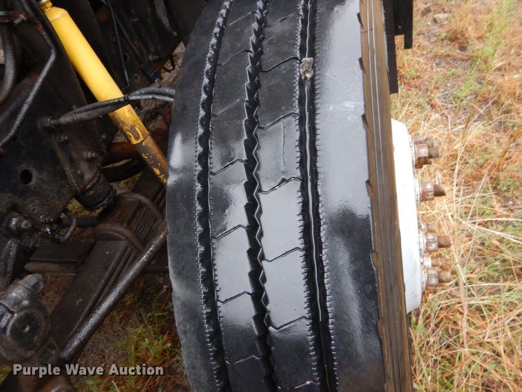 image for item FU9730 1999 GMC C7500 bucket truck