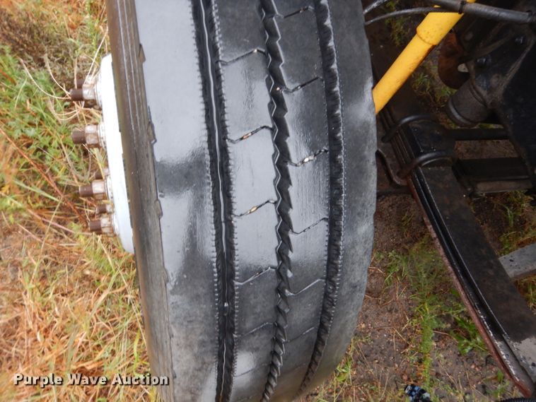 image for item FU9730 1999 GMC C7500 bucket truck