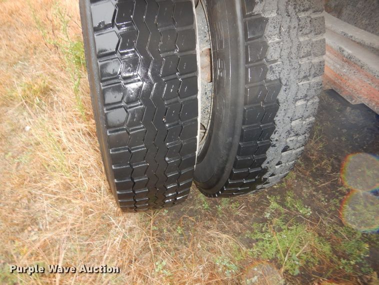 image for item FU9730 1999 GMC C7500 bucket truck