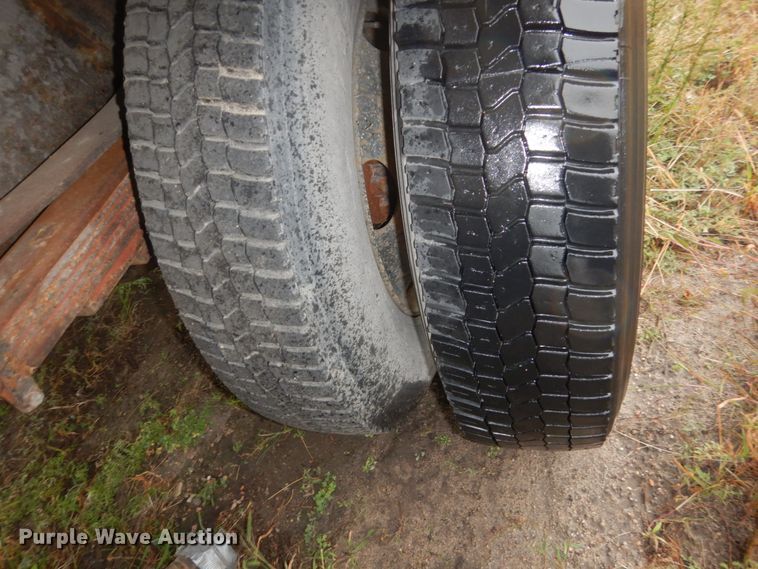 image for item FU9730 1999 GMC C7500 bucket truck