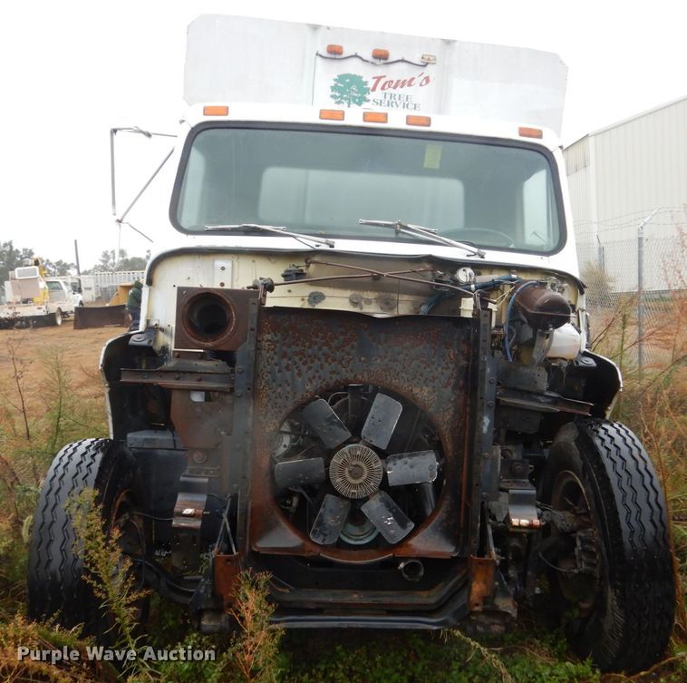 image for item FU9733 1986 International 1600 chipper bed truck