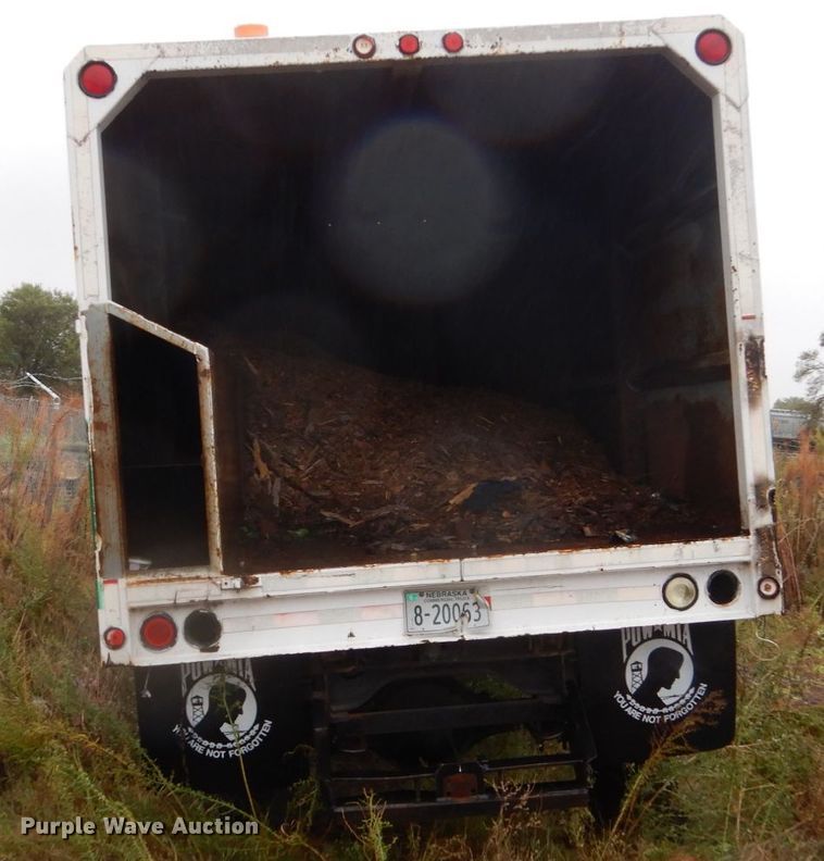 image for item FU9733 1986 International 1600 chipper bed truck