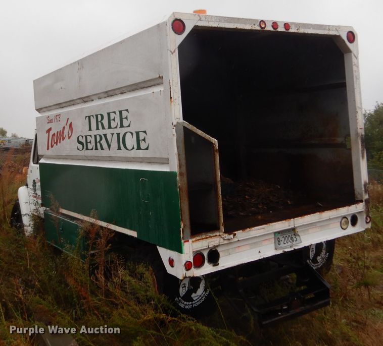 image for item FU9733 1986 International 1600 chipper bed truck