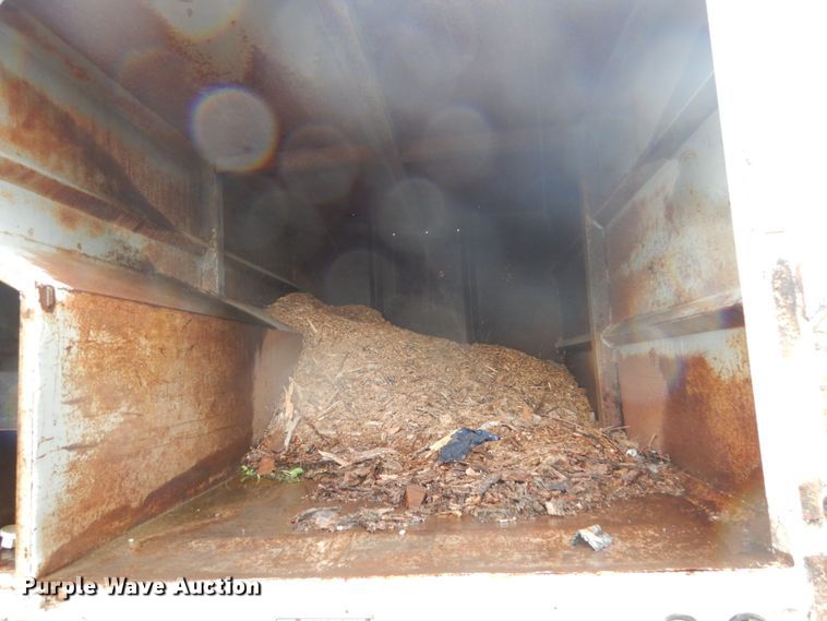 image for item FU9733 1986 International 1600 chipper bed truck