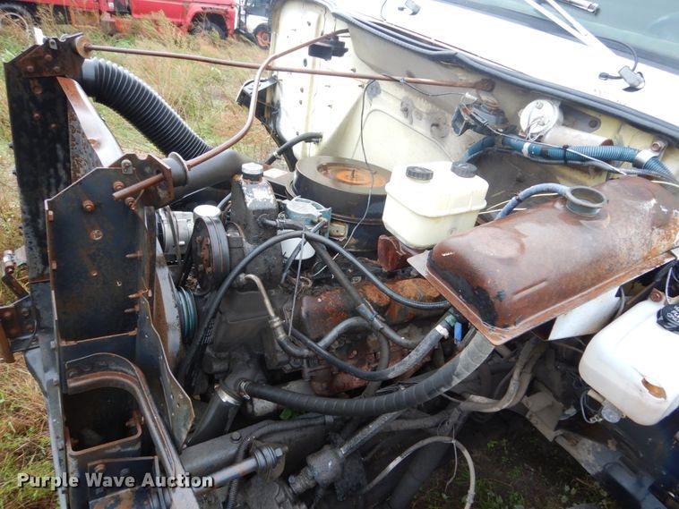 image for item FU9733 1986 International 1600 chipper bed truck