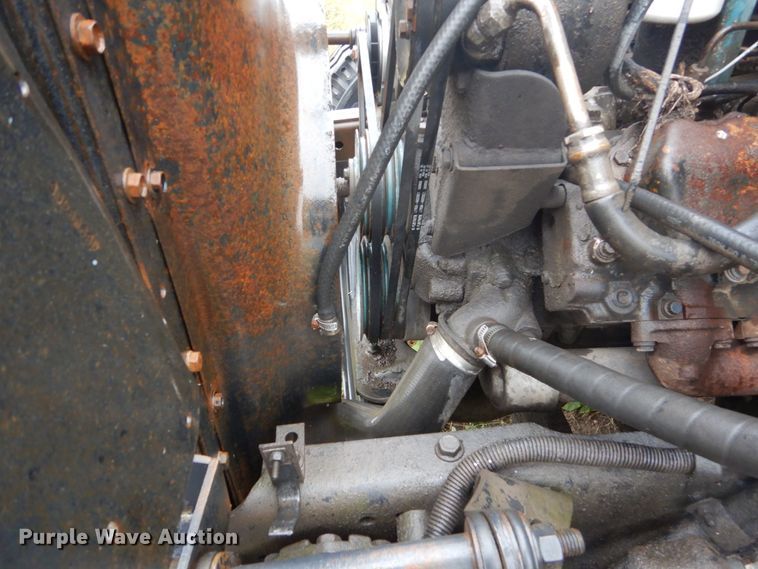 image for item FU9733 1986 International 1600 chipper bed truck