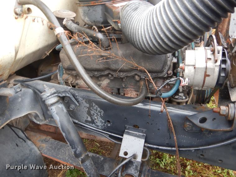 image for item FU9733 1986 International 1600 chipper bed truck