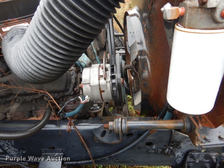 image for item FU9733 1986 International 1600 chipper bed truck