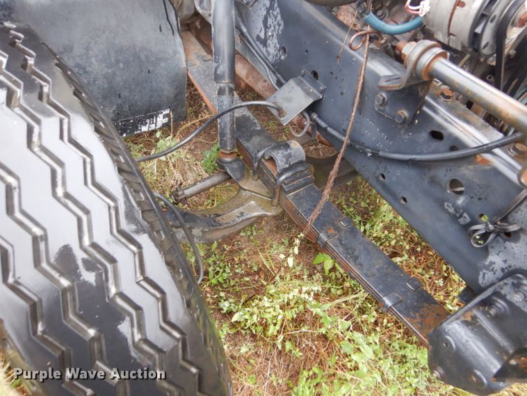 image for item FU9733 1986 International 1600 chipper bed truck