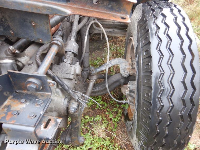 image for item FU9733 1986 International 1600 chipper bed truck