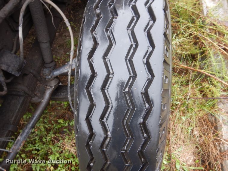 image for item FU9733 1986 International 1600 chipper bed truck