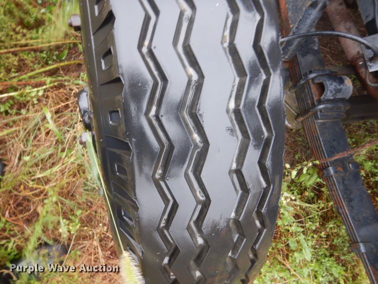 image for item FU9733 1986 International 1600 chipper bed truck