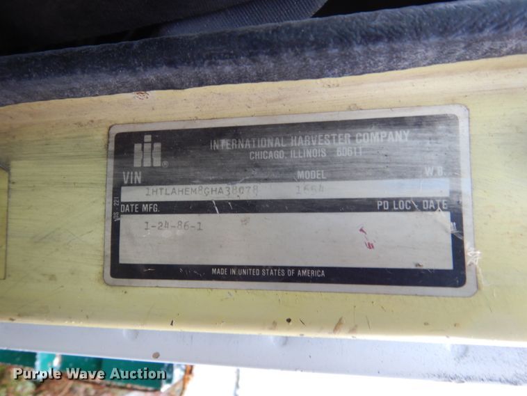 image for item FU9733 1986 International 1600 chipper bed truck