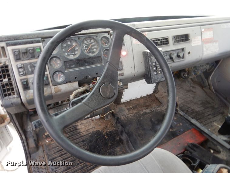 image for item FU9734 1999 Freightliner FL50 refuse truck