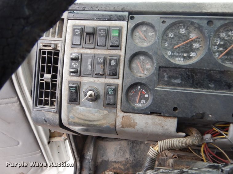 image for item FU9734 1999 Freightliner FL50 refuse truck