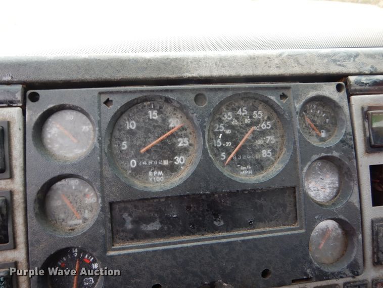 image for item FU9734 1999 Freightliner FL50 refuse truck