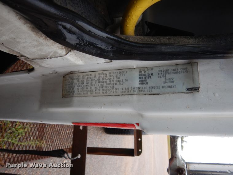 image for item FU9734 1999 Freightliner FL50 refuse truck