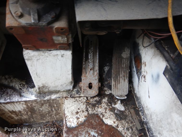 image for item FU9737 1998 Crane Carrier truck cab and chassis