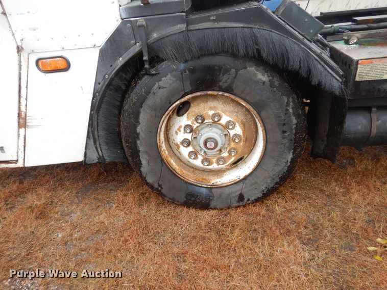 image for item FU9737 1998 Crane Carrier truck cab and chassis